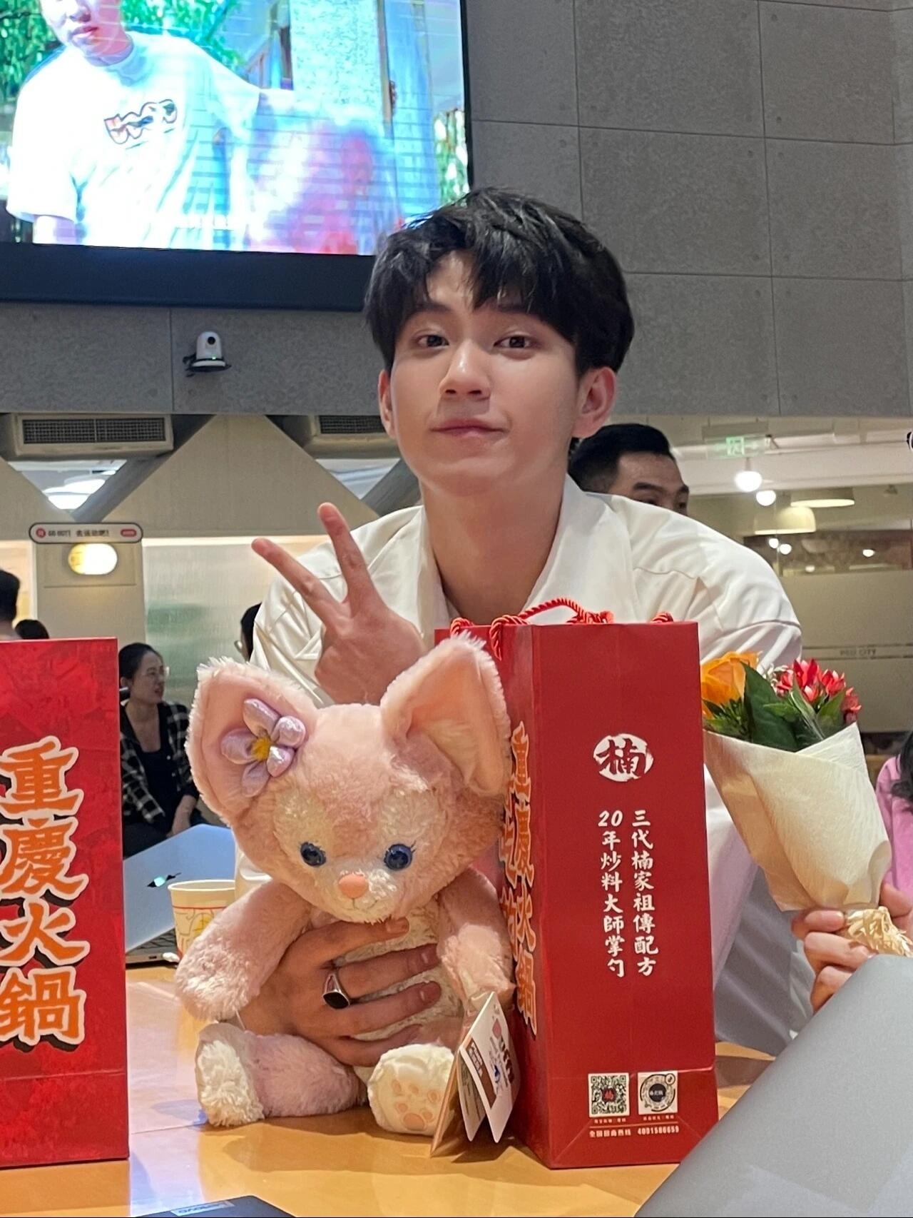 了了奇宇宙第一婴儿…… 