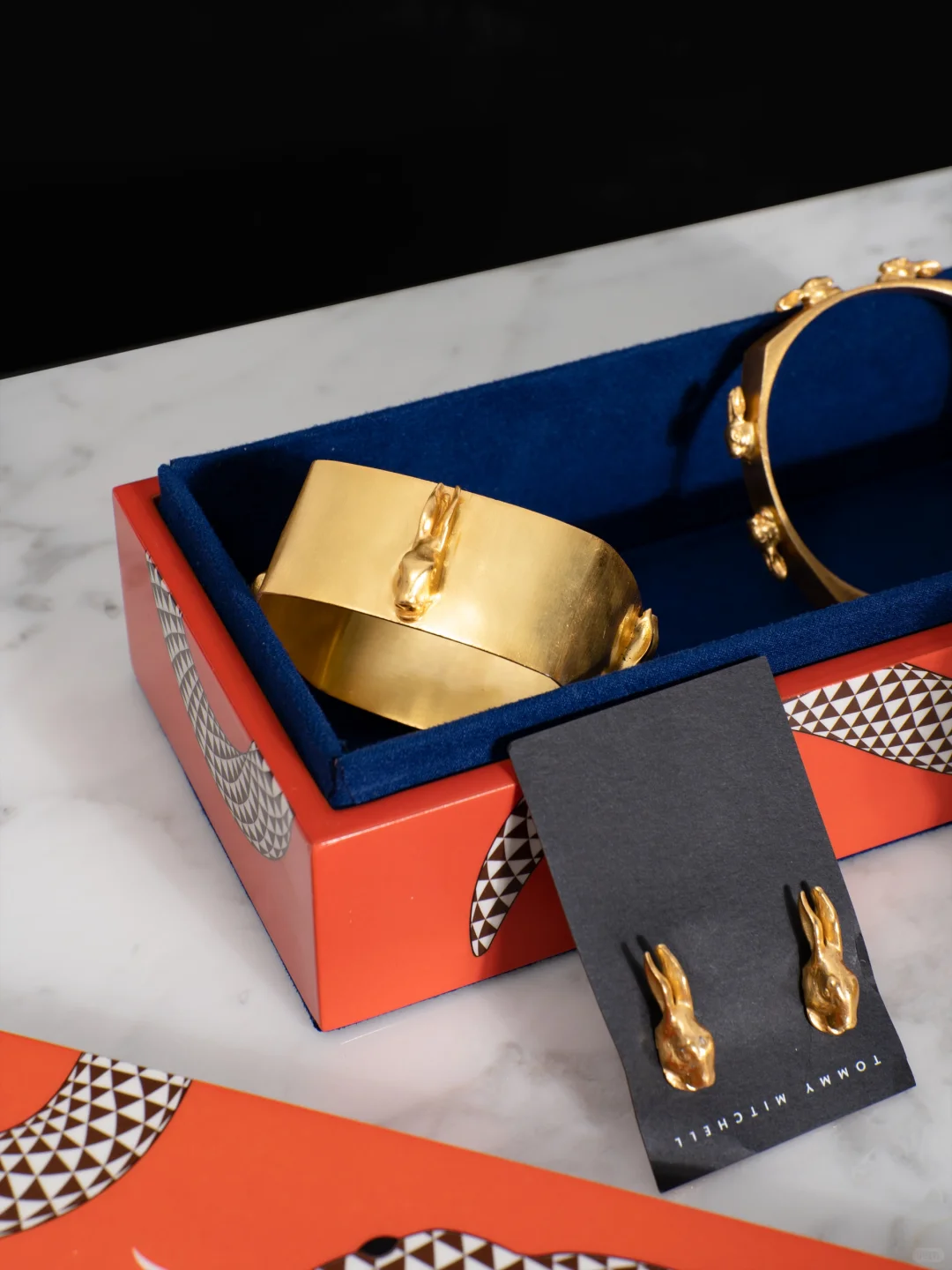 99年的兔宝|我看谁手上还没带点金