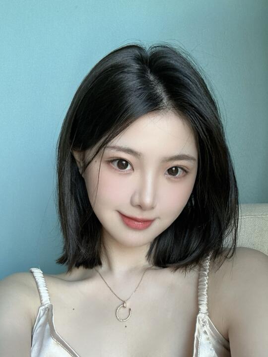 新鲜热乎的自拍