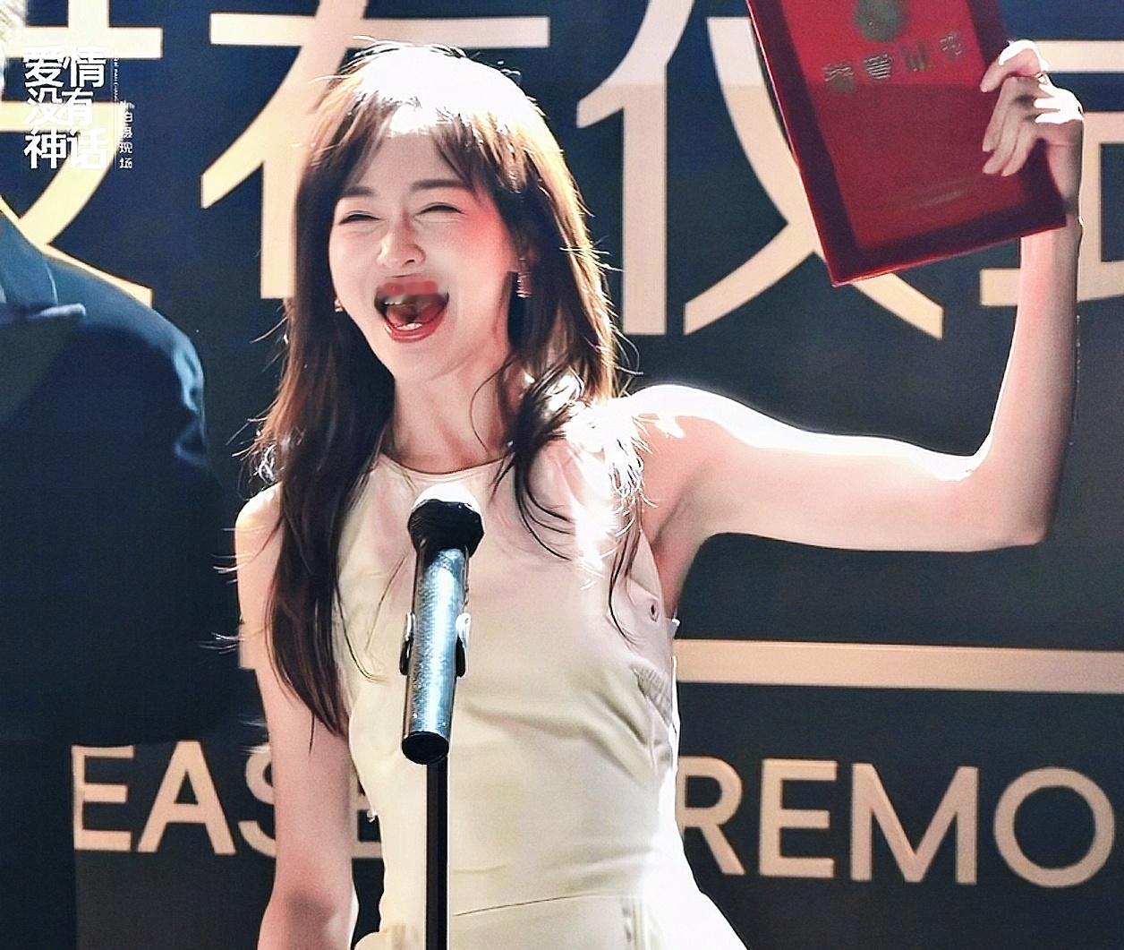 在唐嫣身上感受到的何止是明媚 