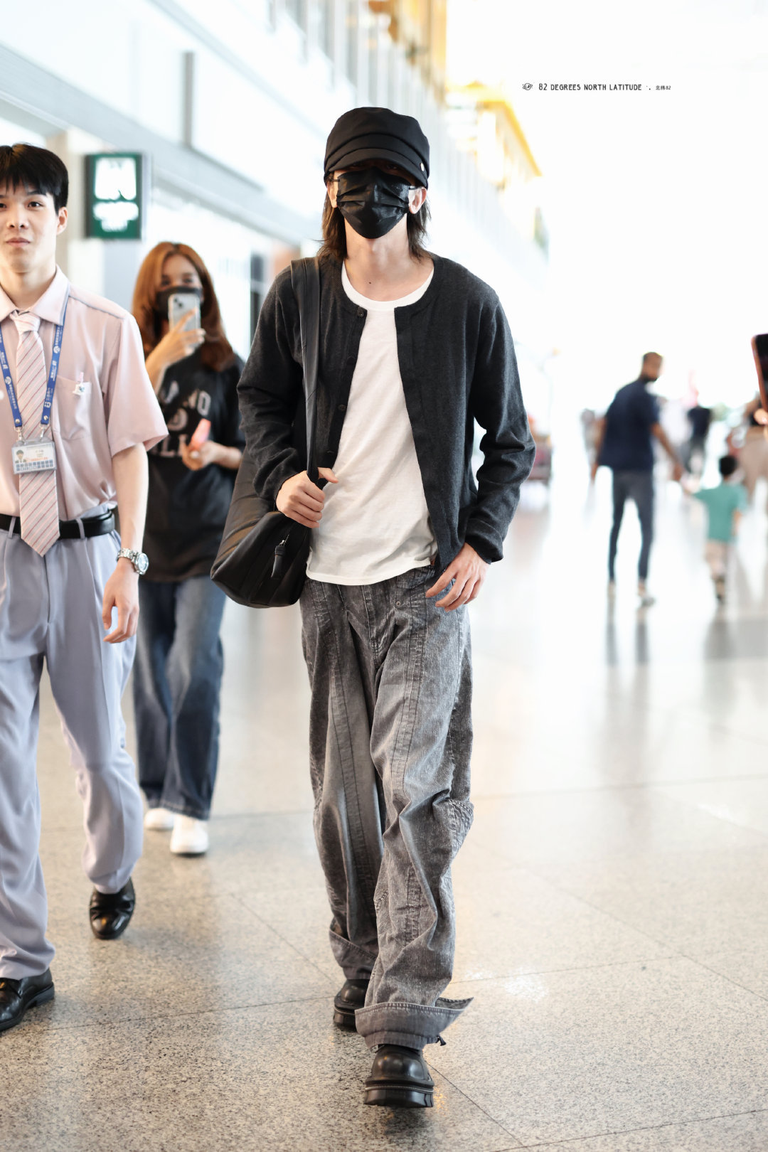 蔡徐坤 × 机场造型🇨🇳✈️🇺🇸今日出发洛杉矶，AESYNCTX牛仔裤搭