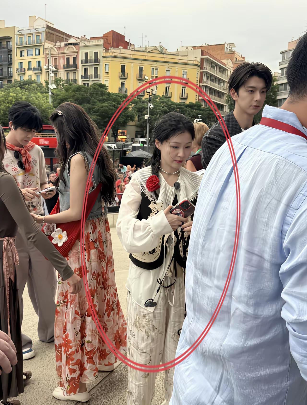 奇怪了…
生活中金靖这么好看
为什么在电视剧里我GET不到[捂脸]