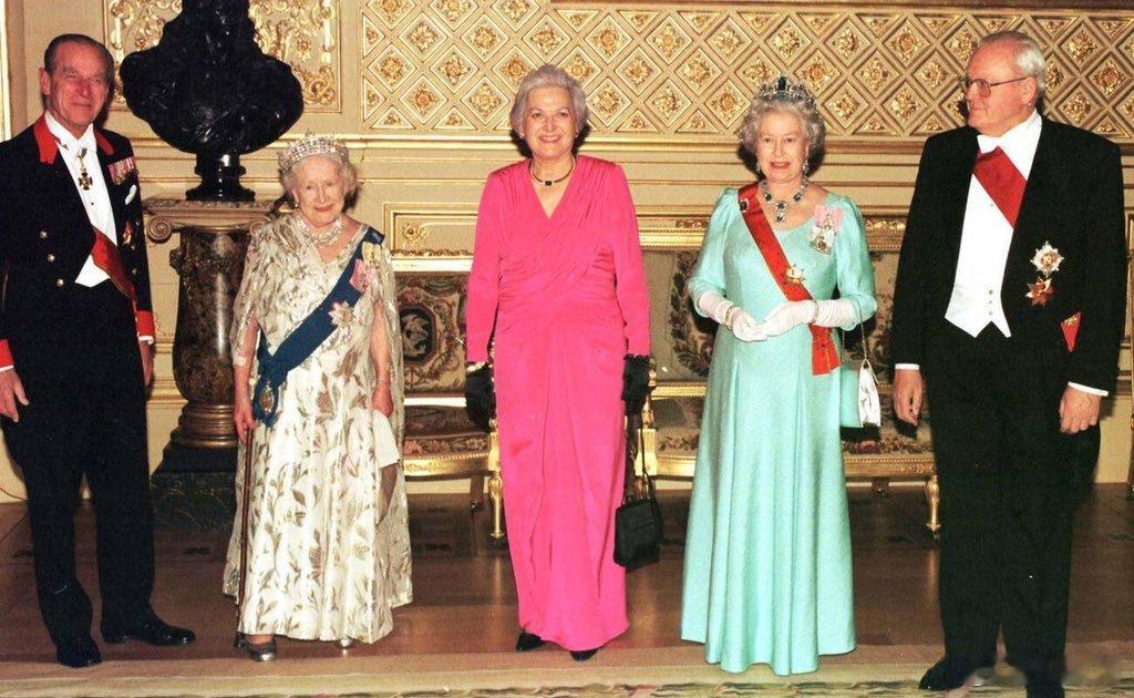英国王室 🇬🇧🇩🇪27年前，1998年12月1日，当时的德国总统罗曼·赫
