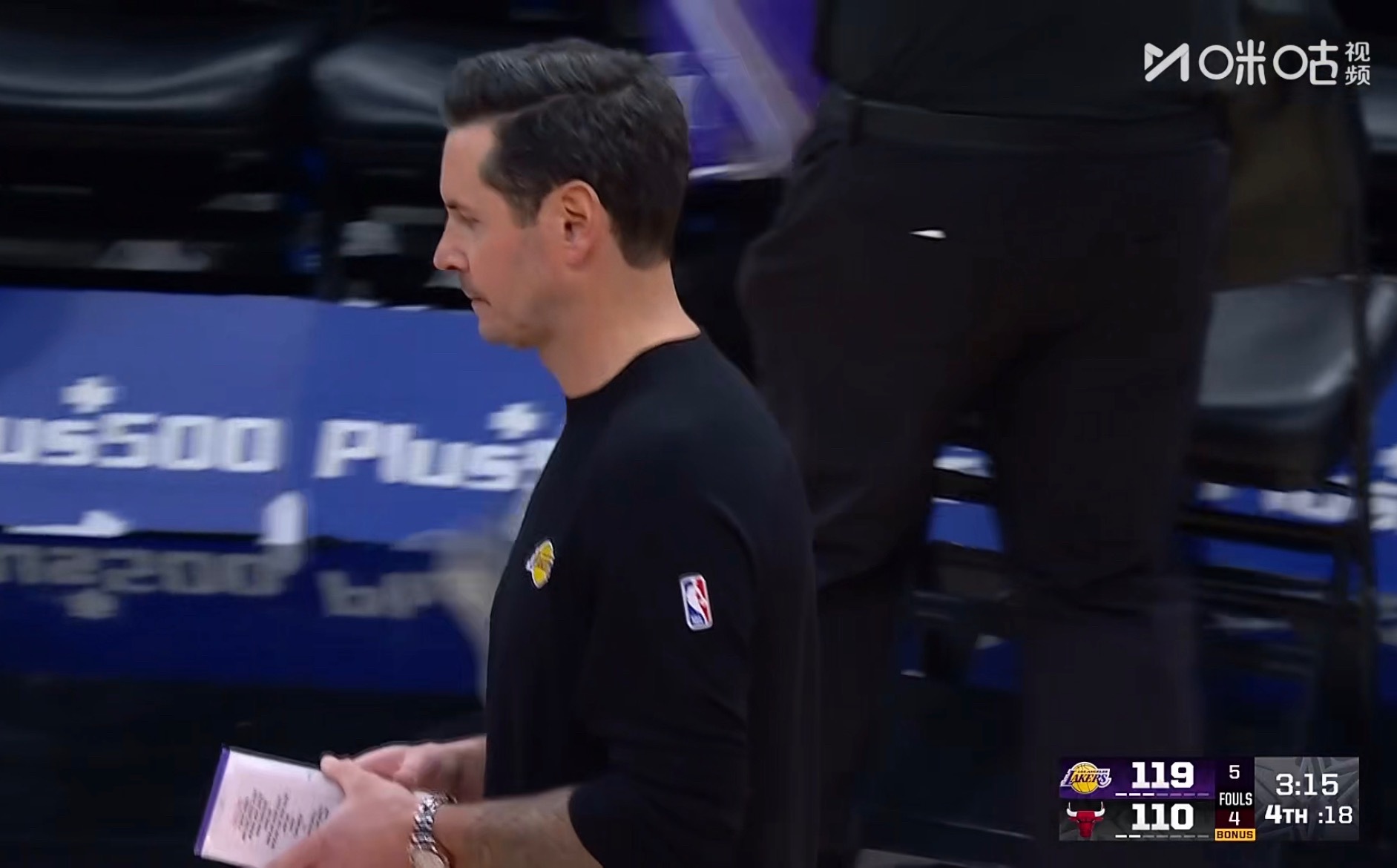 雷迪克暂停，不能再让对手轻易三分咯。 