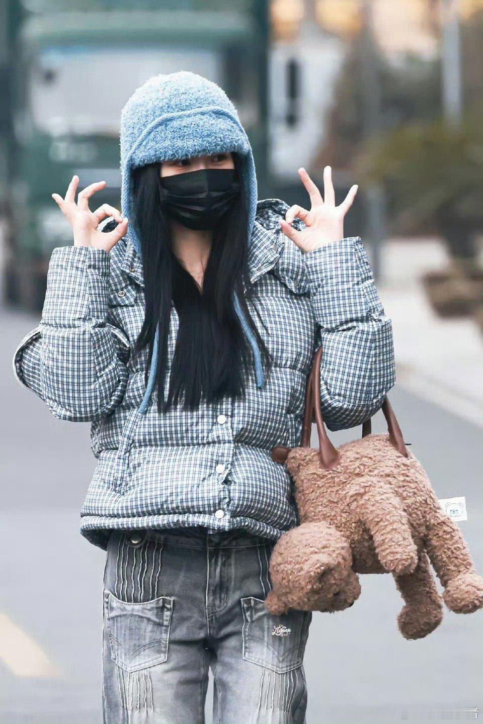 虞书欣﻿《云初令》今日上班饭拍，这套好可爱呀好喜欢