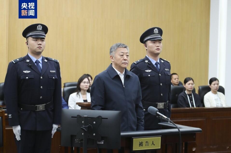 杜兆才被判14年  估计是退了钱加上举报，量刑轻了！ 