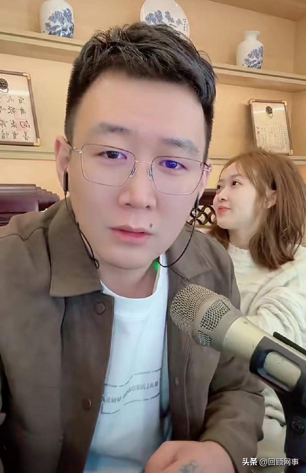 小白龙回归直播讲述被封8个月网络主播人情冷暖！

           以前直播