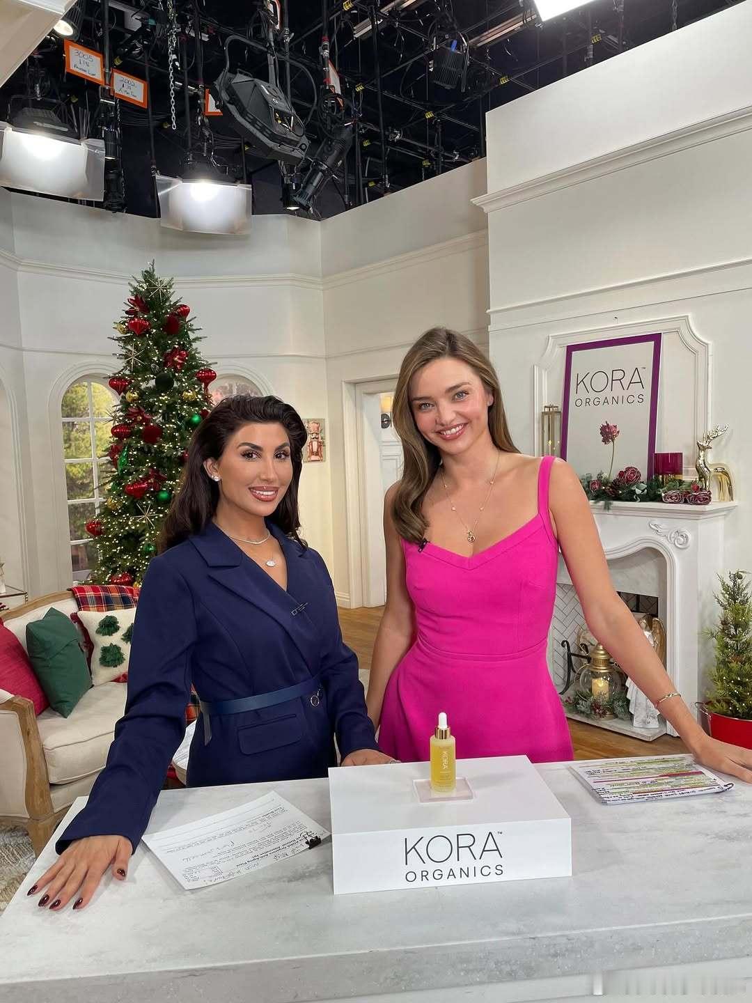 Miranda Kerr米兰达可儿再一次做客QVC电视购物频道宣传自家护肤品牌k