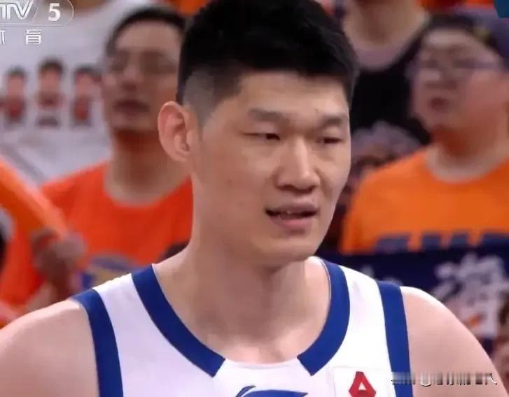 分析胡金秋的去留
广厦大家也已看到，也在走广州队的路，资金不是，就卖球员呗，广厦