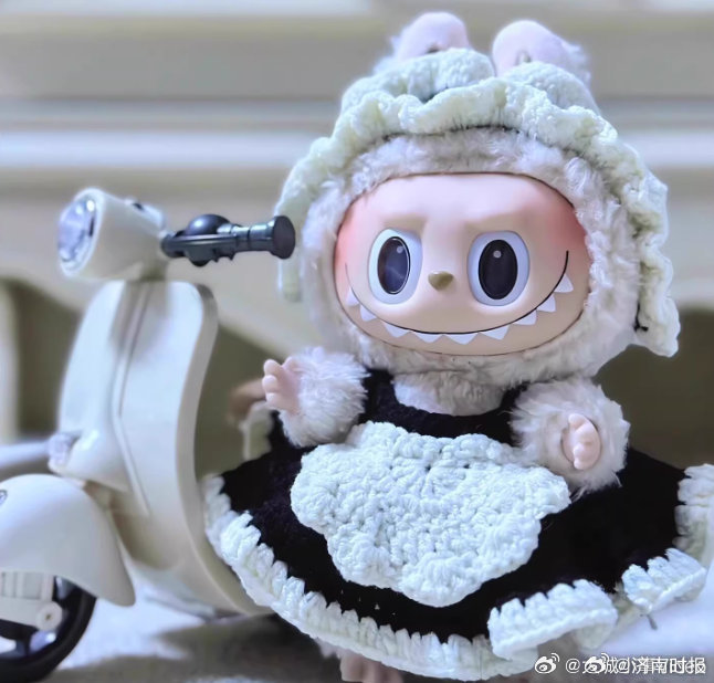 【#泡泡玛特跌超20%#】3月25日电，港股泡泡玛特午后跌超20%，此前公司公布