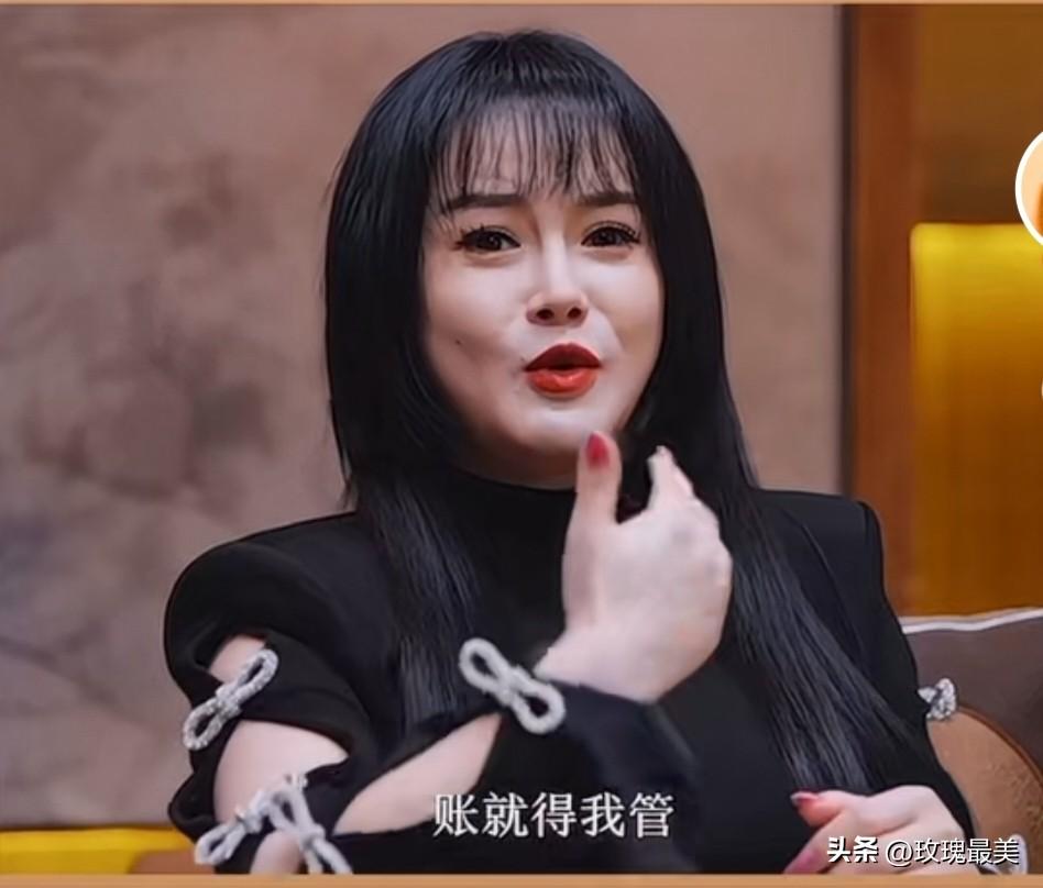 就是这么简单的一句话，
已经完全暴露了冉莹颖的“商业认知”！
草台班子具象化，在