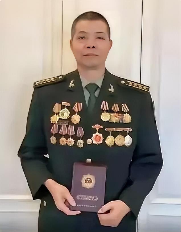 1985年，我军侦察员隆志勇乔装过境侦察，与巡逻的越军擦肩而过被认了出来。越军扭