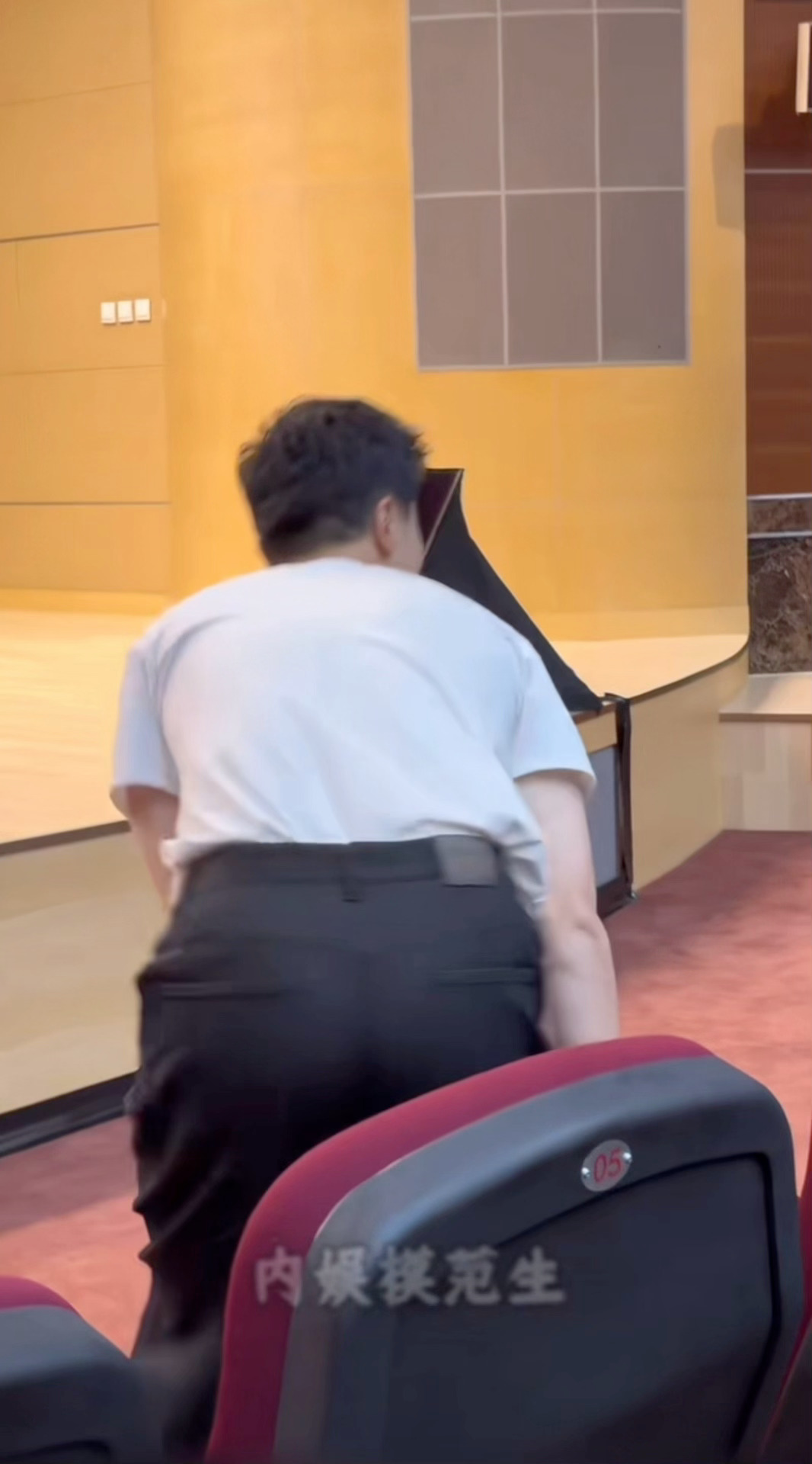 情不自禁想给窄腰大屁股换个bgm 