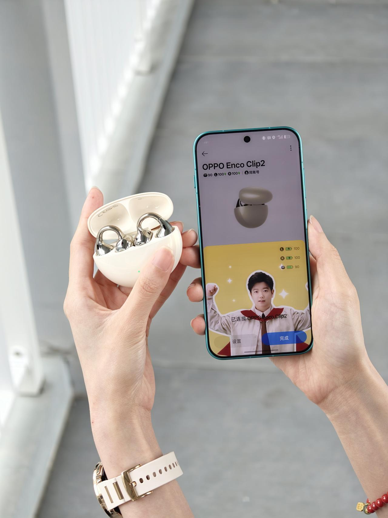 晒下图，莎莎同款手机、耳夹耳机到手了！

把心心念念的莎莎同款乘风青OPPO F