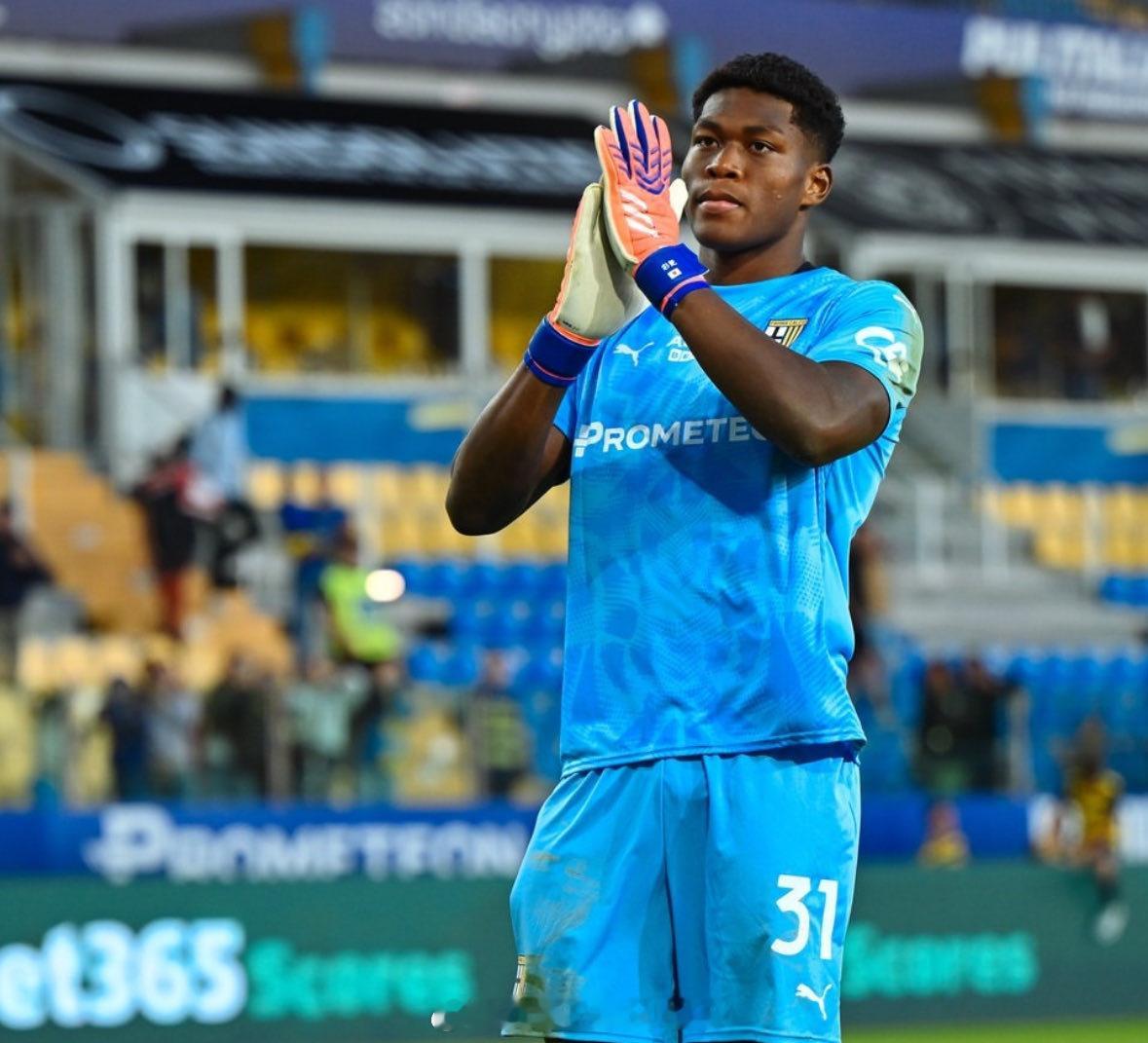 【铃木彩艳重伤休战4个月】效力意甲帕尔马的23岁国门铃木彩艳，左手舟骨和中指骨折