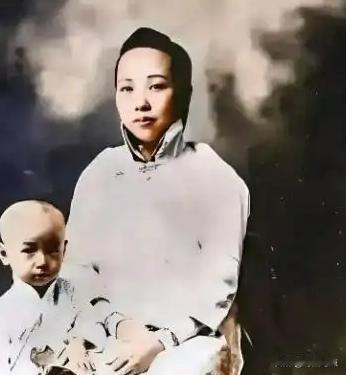 1904年，杭州富商之女，嫁给了个穷书生，陪嫁三处豪宅及上万两白银！世人皆笑她“