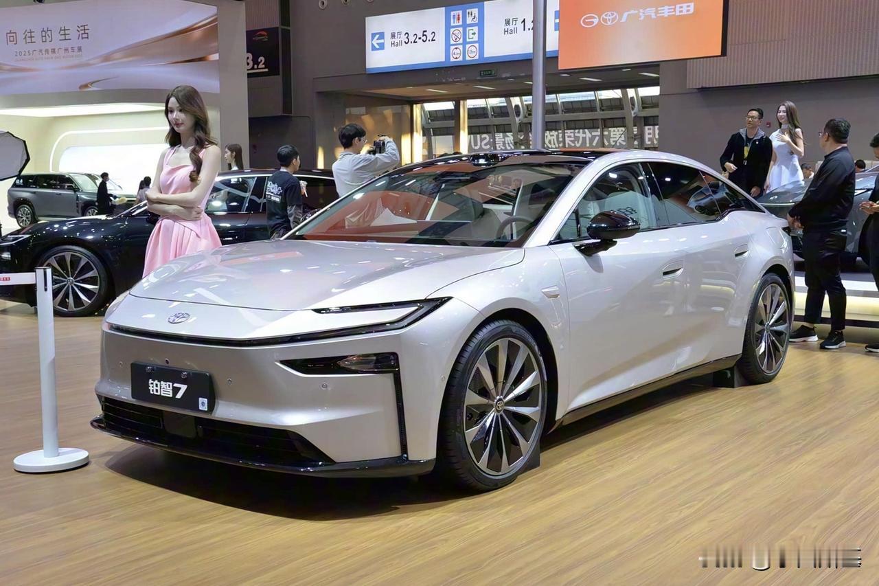 丰田在国内生产的最大轿车——铂智7，这次广州车展也发布了量产版，并将于2026年