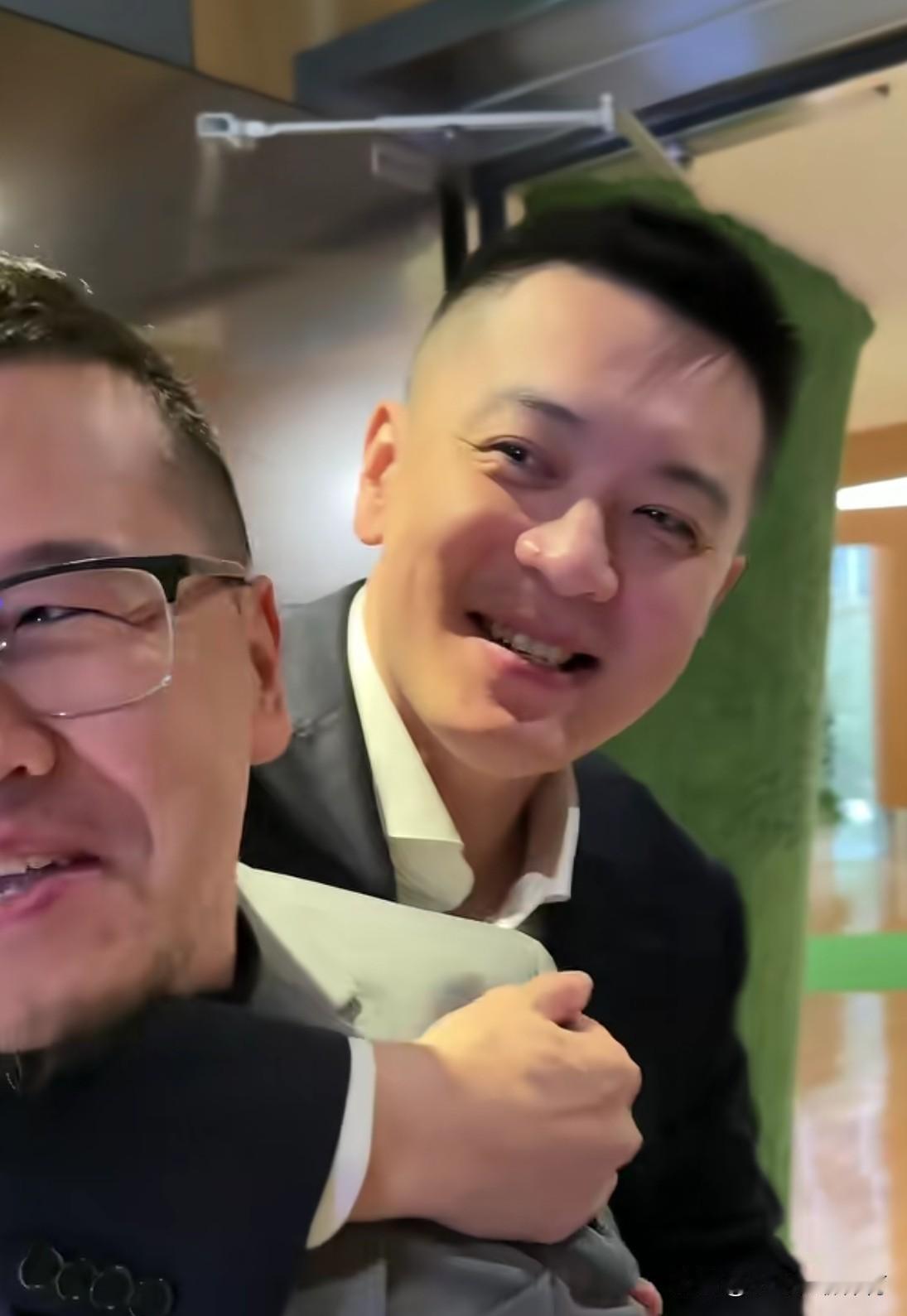 杨毅真敢说，下岗名帅再就业，杨毅亲自采访杨鸣！
     杨鸣下课后转型解说，著