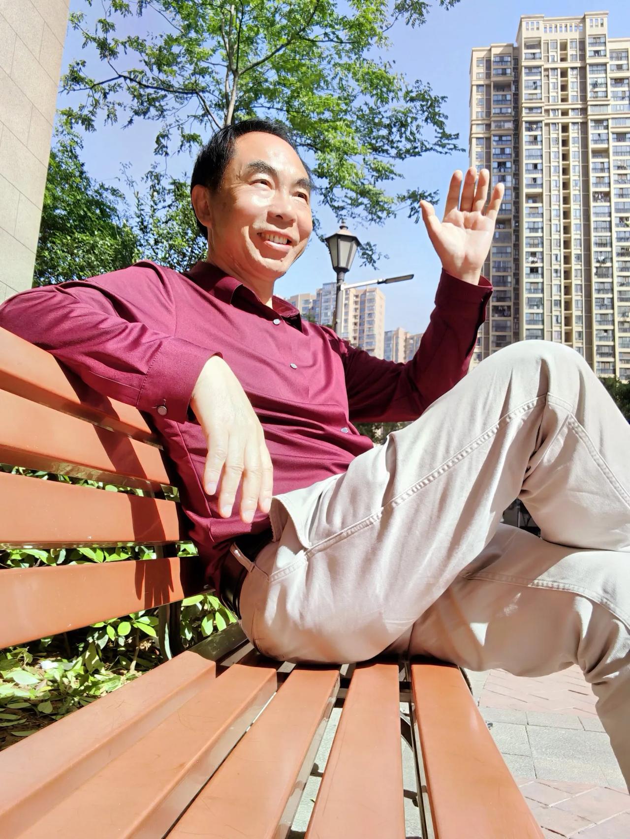 汉口新感
柳公（中国武汉）
 
昔日路过汉正街，
强买强卖太欺客。
大盗小偷骂声