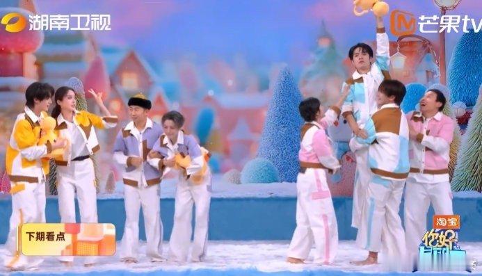 雪花纷然超有feel！沈月化身冰雪小精灵，跳舞超软萌，甜度超标 