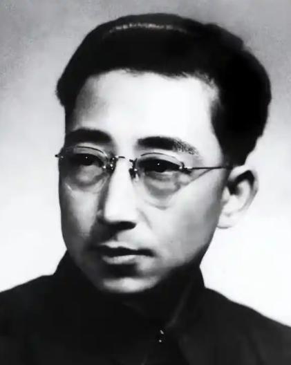 1993年，上海一家医院的病房里，76岁的程述尧安静地闭上了眼睛，他走得很安详，