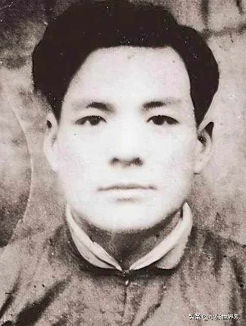 1943年，“卖国贼”林洪洲在偏僻的路旁方便时，一位老农见他独自一人，便趁机挥起