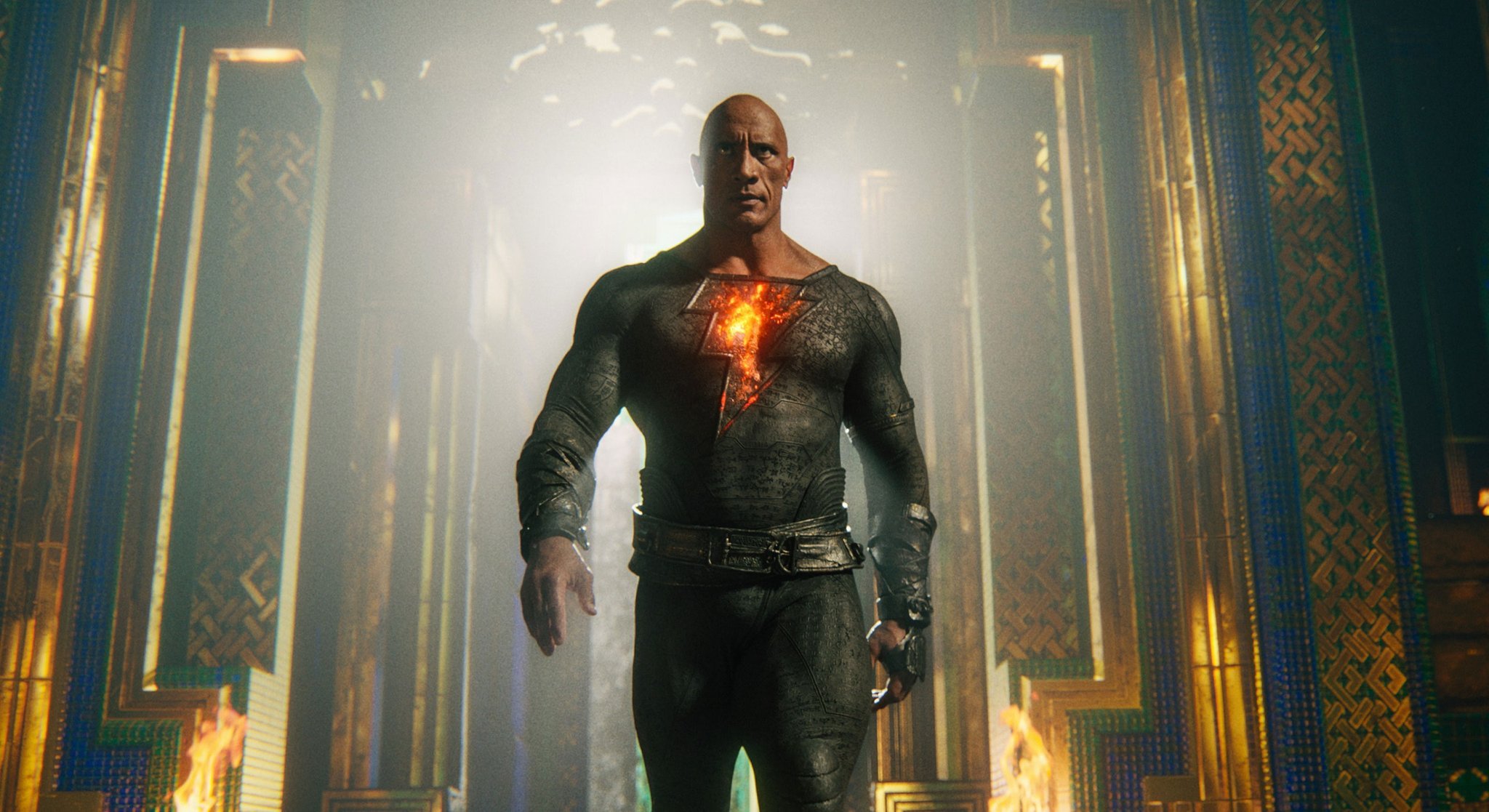 DC[超话]四年前的今天，《黑亚当》北美上映，力将变。确实变了，宇宙都不一样了。
