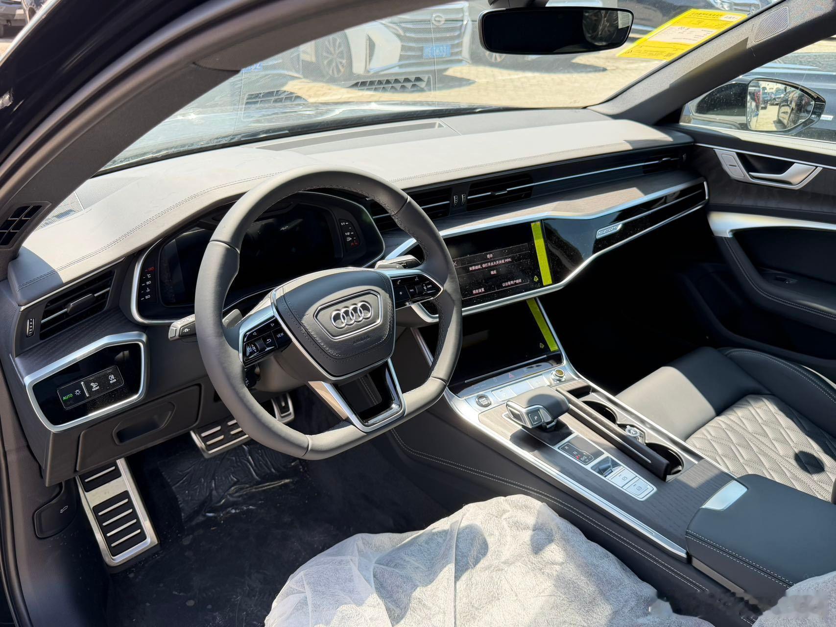 奥迪A6L 55TFSI 指导价558900元全款37.2万 比前几天再降价一些