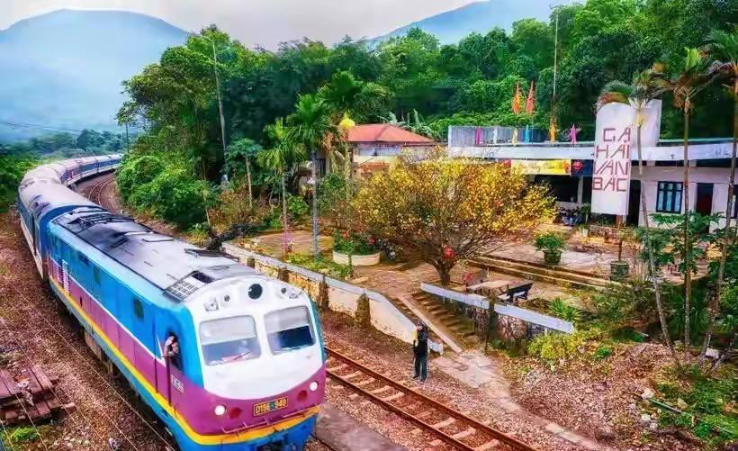 越南第一条跨区域高速铁路河内至广宁线正式动工，总投资约147万亿越南盾，计划20