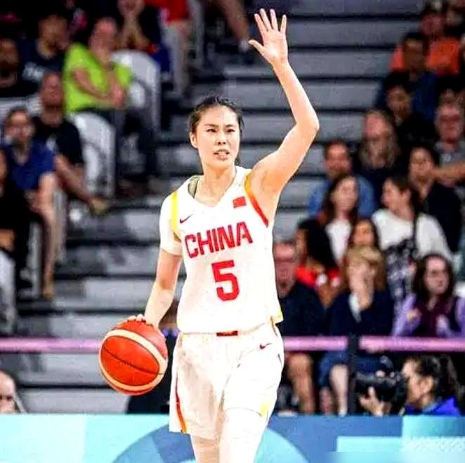 谁能想到，一场领先19分的比赛，最后竟然被0.2秒的三分拖进加时。

上半场还顺