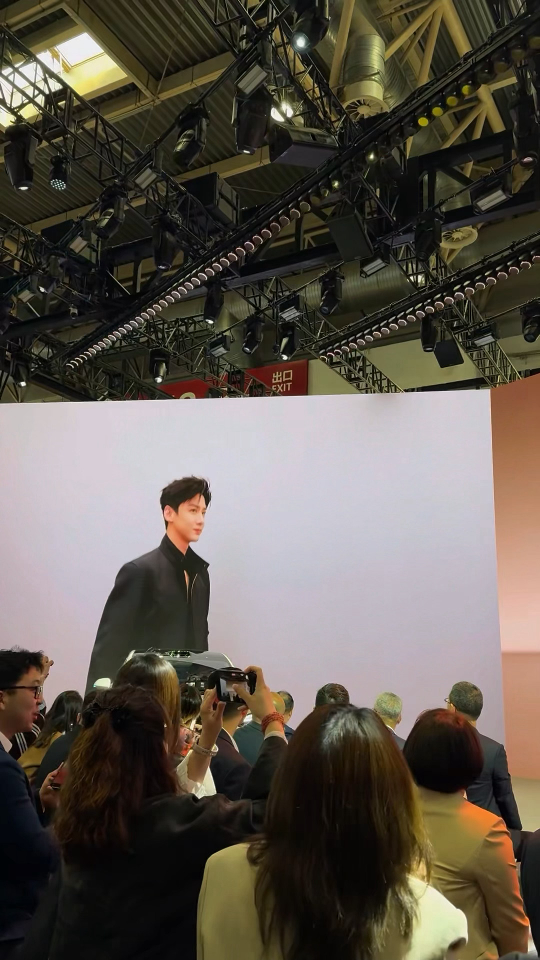 纪念一下一天两万步的北京车展昨天连夜赶回上海 没给累死2026北京国际车展