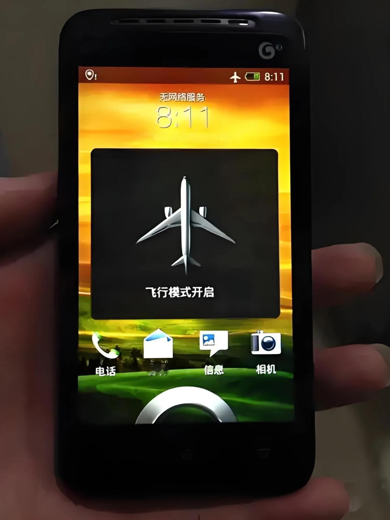 原来坐飞机，临近起飞前，乘务员总是要反复提醒乘客关闭手机电源，即使有乘客临近起飞