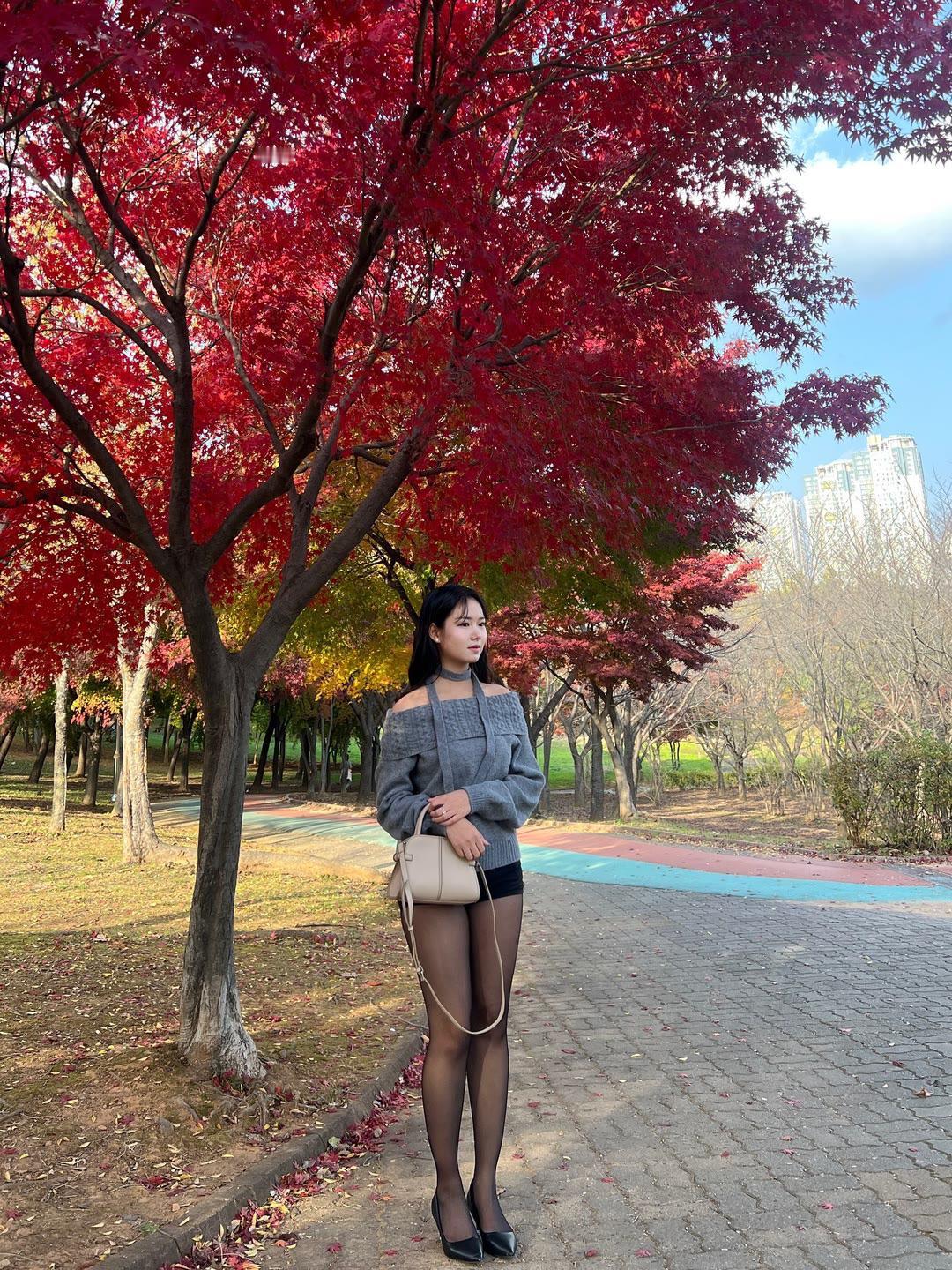 黑袜子搭配什么鞋好看