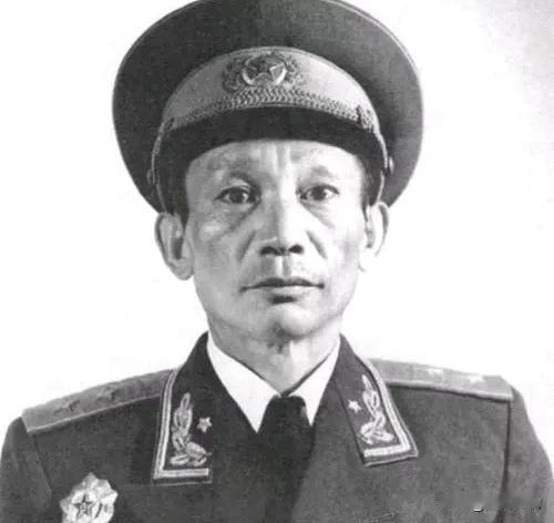 开国中将吴先恩是军队后勤的“无声脊梁”。
 一、革命起点与早期贡献（1907–1