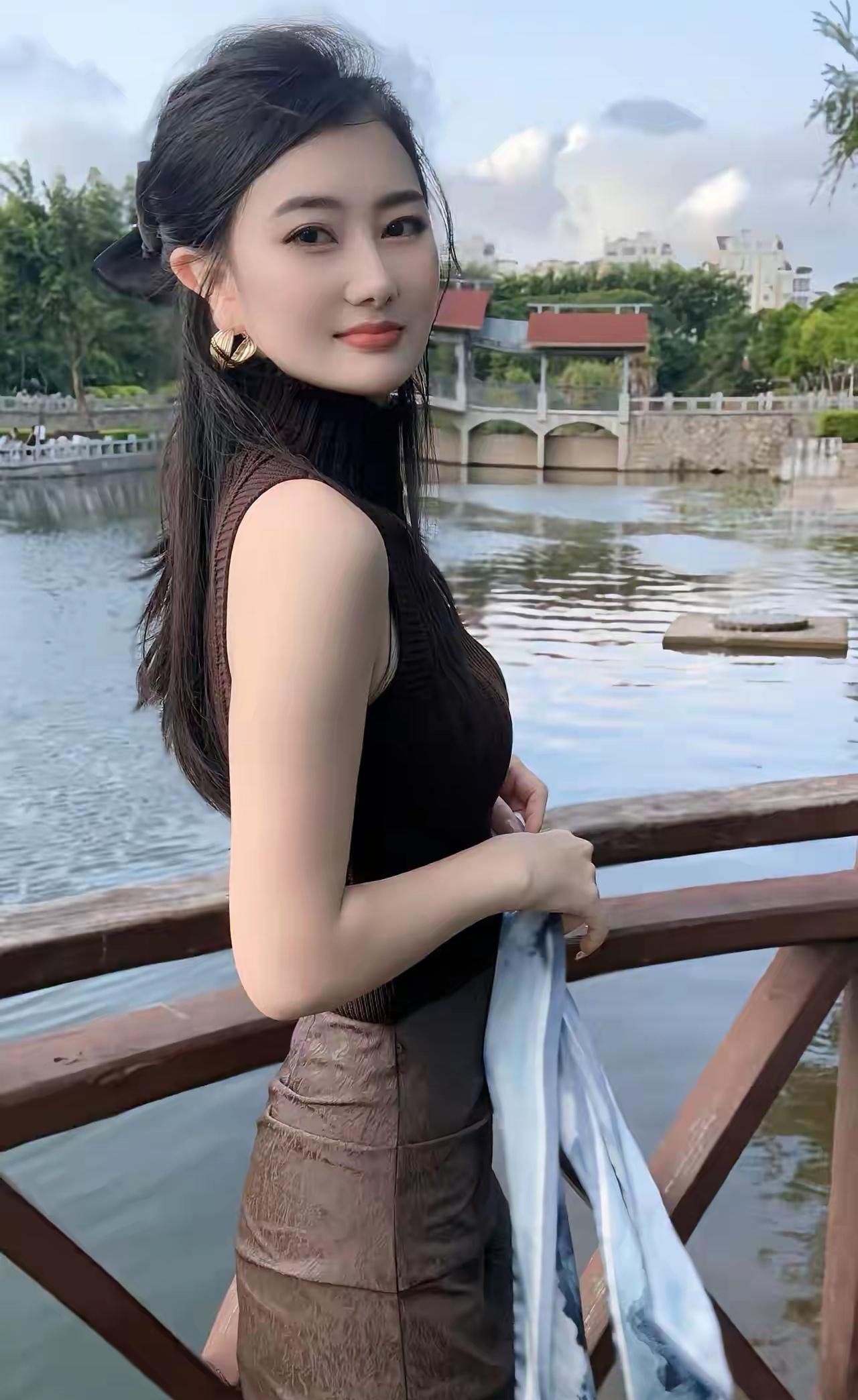 心若属你，又何须信号塔，满脑都是你的信号，即使相隔万里，依能心电相通。
心不属你