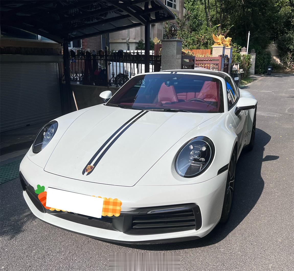 保时捷 911 Targa 4 细花白/黑红今年7月上牌，仅行驶了4000公里全