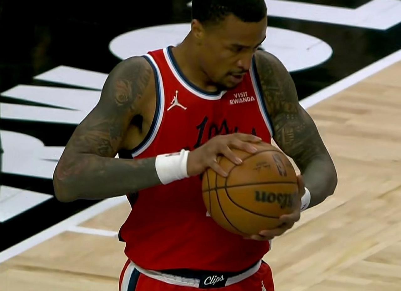 打破外界质疑！我要被科林斯的疯狂表现彻底折服了，在快船主场迎战凯尔特人的比赛中，