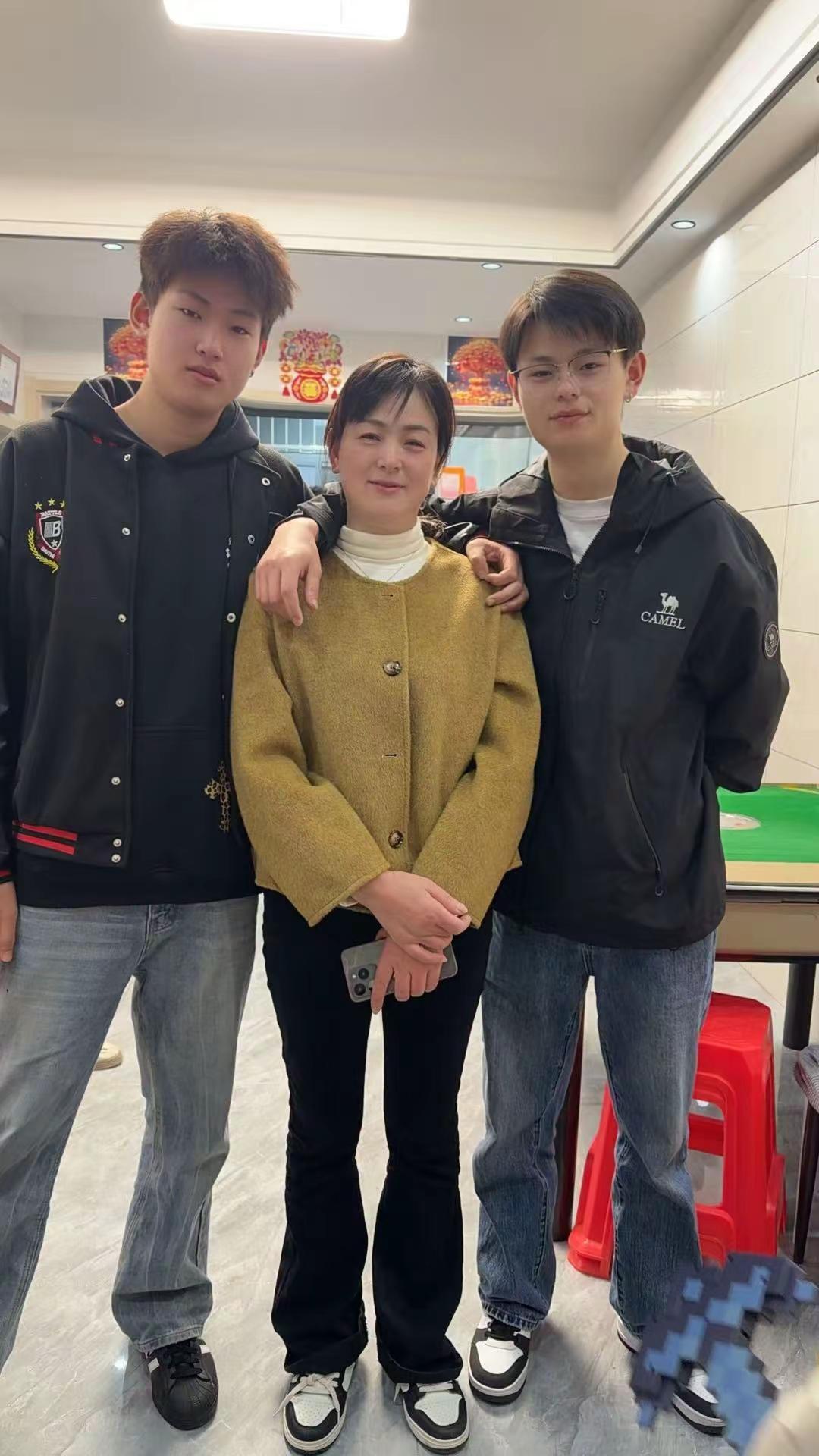 两个儿子！出来结合了。帅气逼人组合正式出道 😁😁😁