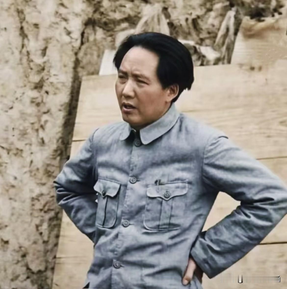 1940年的延安，青年食堂门外，暗藏着一场针对毛主席的致命阴谋。生死一线之间，是