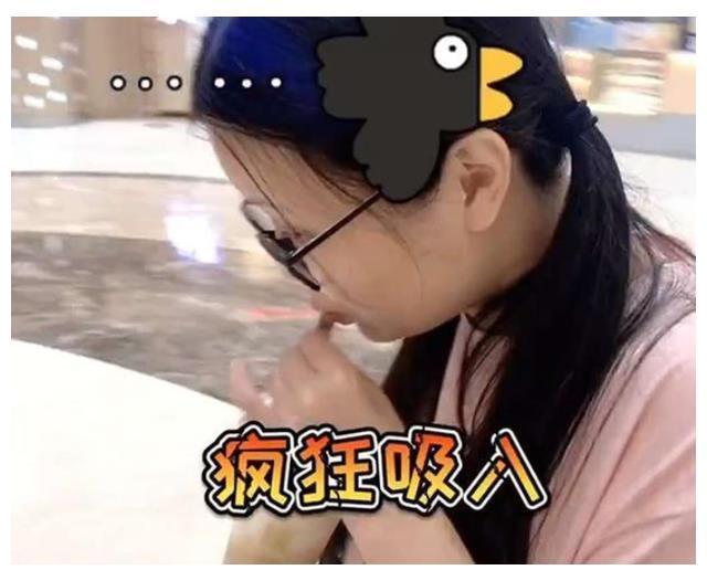 本是社会的底层阶级但偏偏要装作“上等人”口口声声说着“去喝下午茶”，连最起码的基