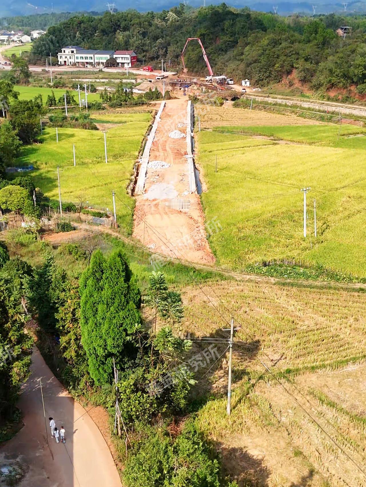 衡阳岣嵝峰景区以后有新路走了
 
衡阳老乡看过来！这条省道正在火热施工，很多人还