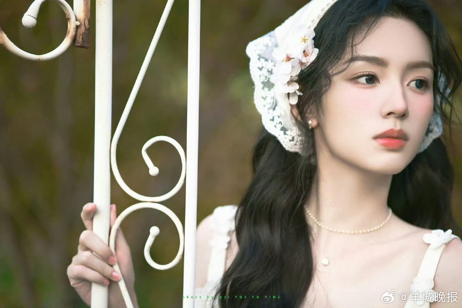 【分享内娱女星复古风造型，你pick谁？】这些妆造就像翻开一本流动的摩登画报，把