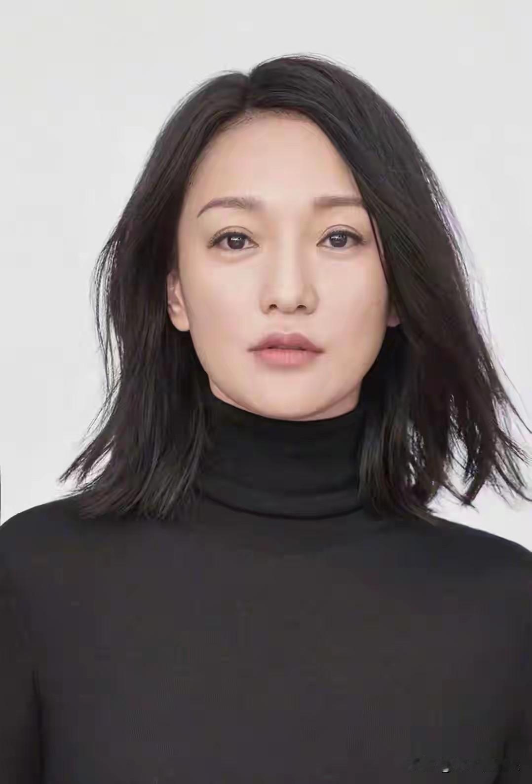 事件核心：51岁周迅庆生照惊艳全网，自然状态引发热议。今日，周迅在社交平台晒出一