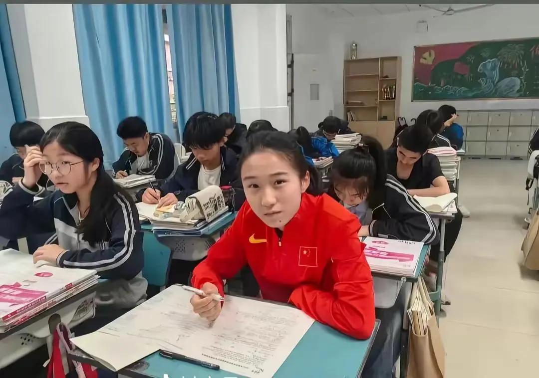 “爸爸，我出息了”，让各位老父亲们泪目，迅速冲上热搜！

小孩姐，虽然社牛一枚，