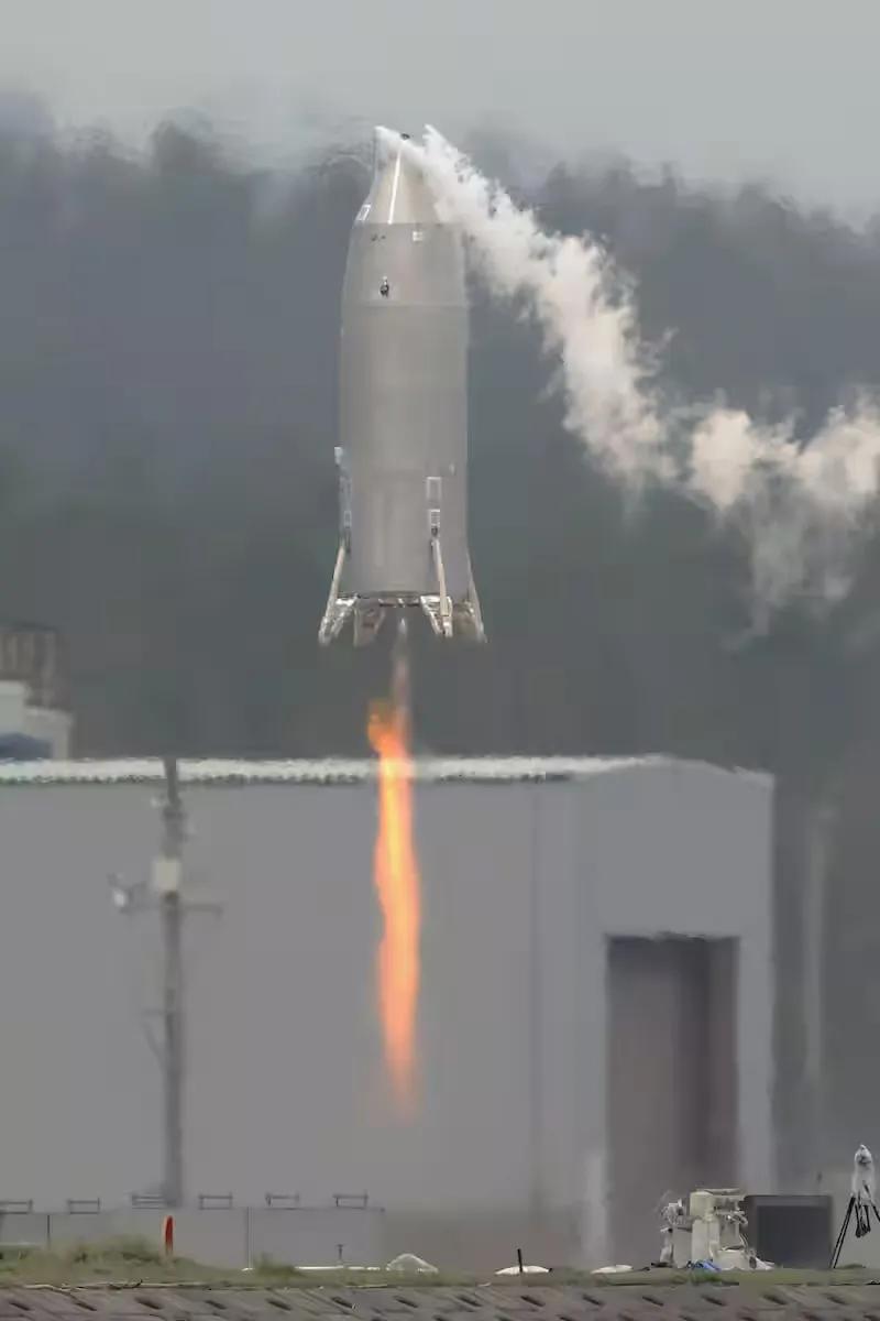 日本可回收火箭发射成功，高度为11米，成为世界第三个国家航天超级大国，非常了不起