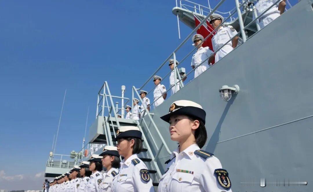 中国海军83舰编队新程启航！新加坡码头挥手告别4天交流留下什么
 
老铁们，今天