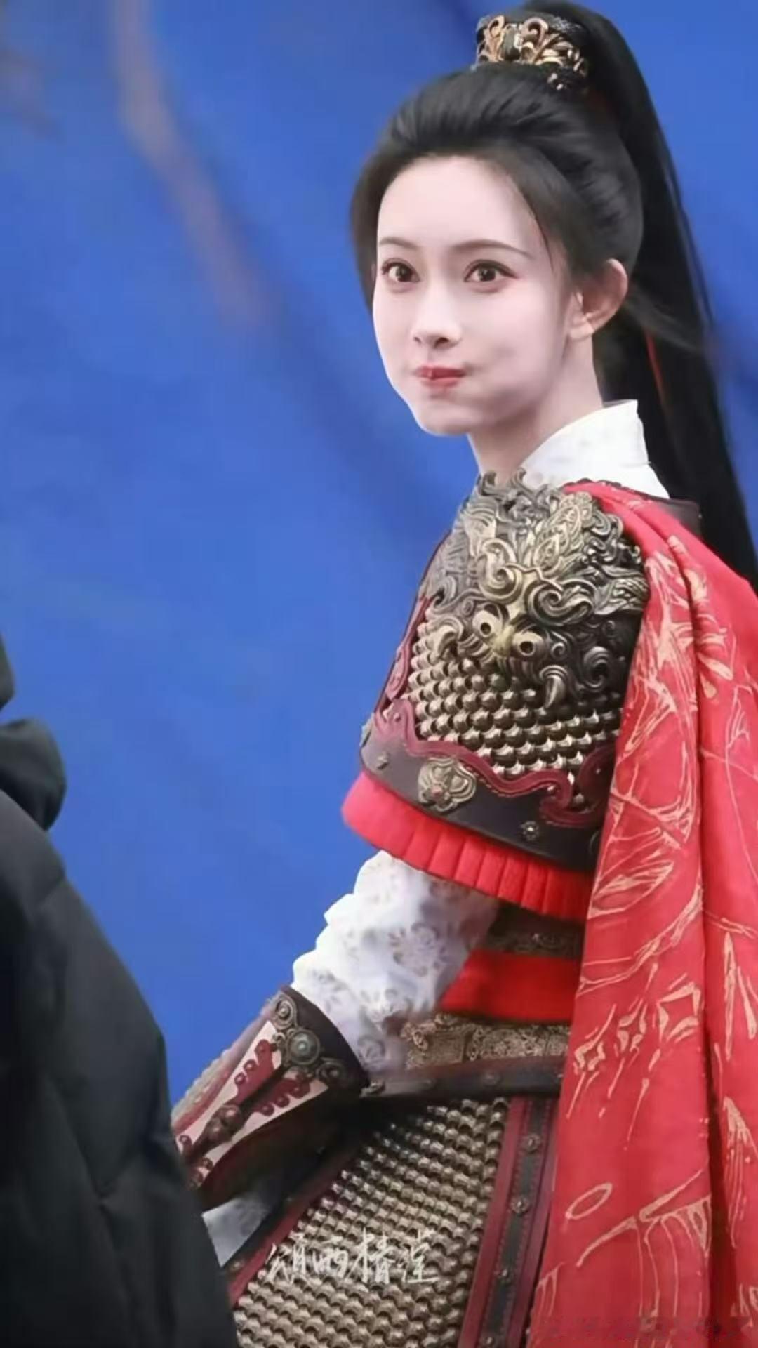 戏里是英姿飒爽的女将军，戏外秒变美萌孟姐！ 