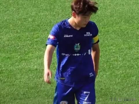 中国足球新希望！17岁的吕孟洋已经加盟西班牙人U19B，本赛季他参加西班牙全国青