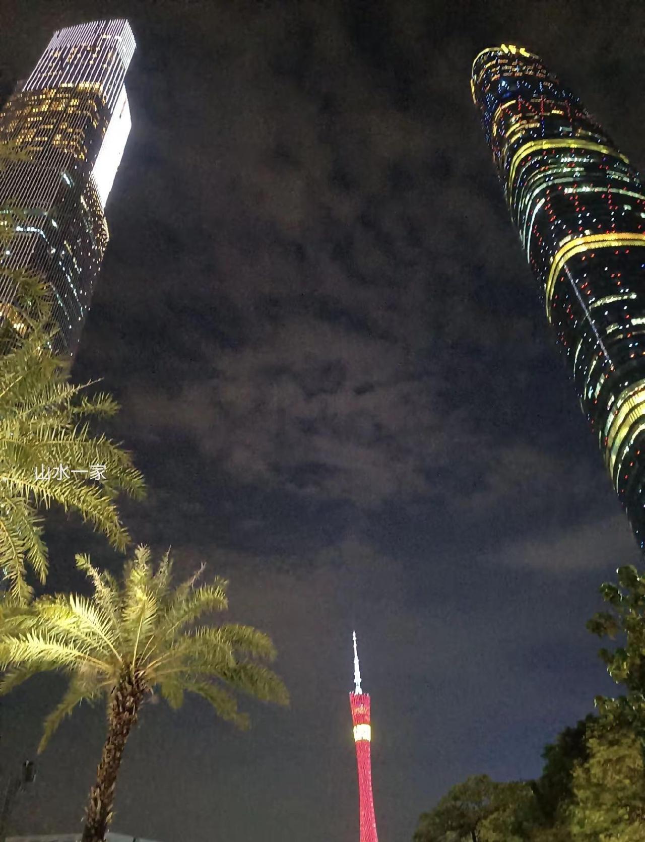 花城广场，海心沙夜景，打卡三件套无意中拍到了，开心，刚巧遇上晚上8点的音乐喷泉开
