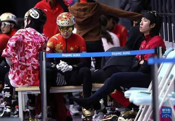 中国短道速滑男队锁定米兰冬奥席位 林孝埈领衔三单项稳进 女队1000米告急北京时
